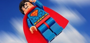 Lego superman qui s'envole pour un audit seo rapide